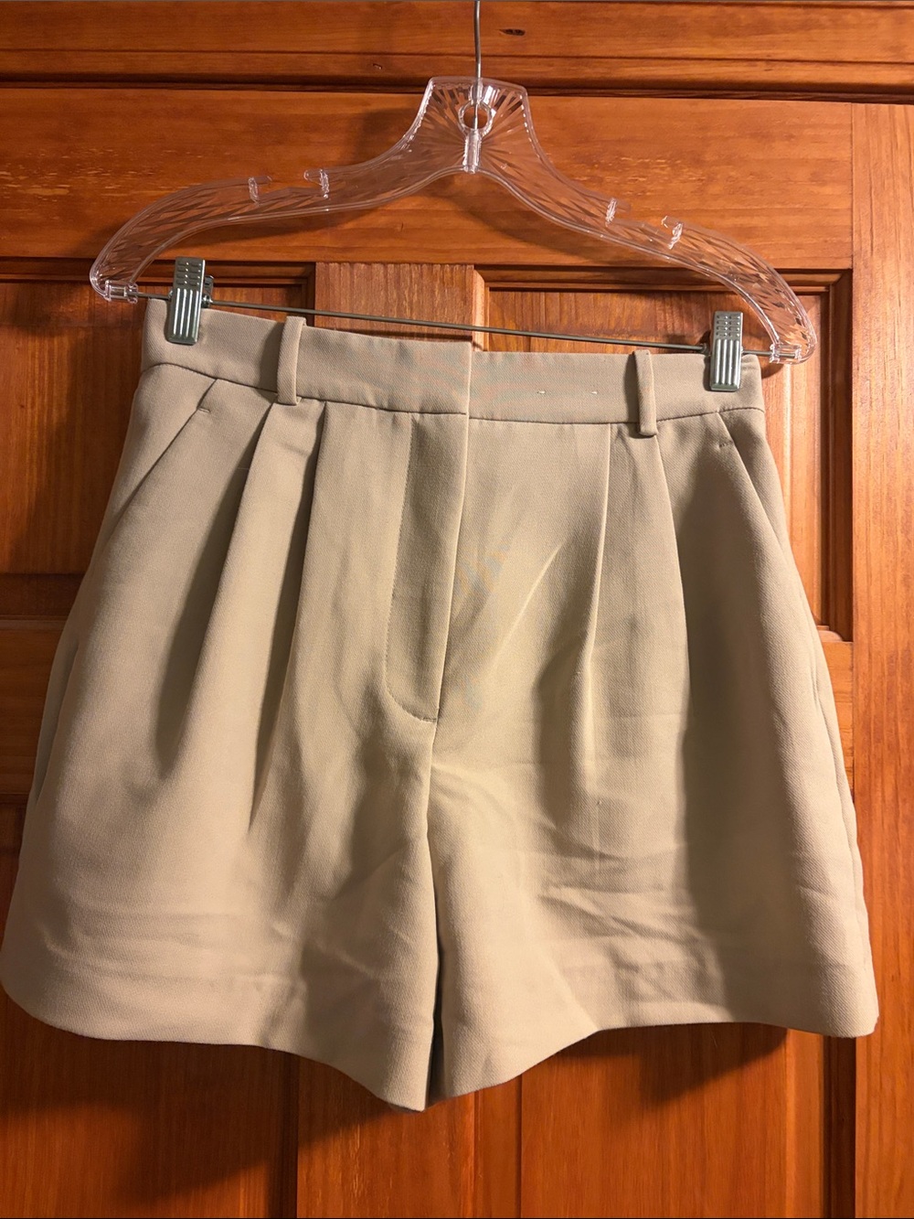 Abercrombie High-Waist Pleated Women’s Shorts - Beige